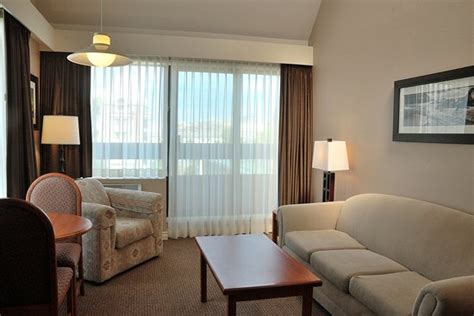 embassy inn and suites|Embassy Inn Victoria .